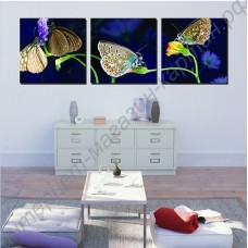 Модульная картина из 3 секций: бабочка на пионе, выполненная маслом на холсте